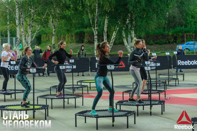 Фитнес батут для джампинга с ручкой JumpMan 135 см (черный)