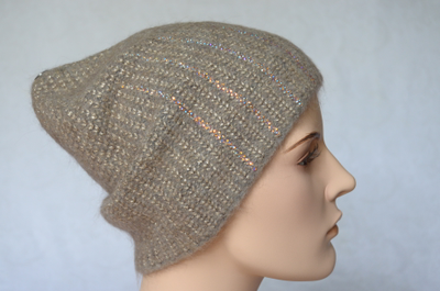 Зимняя женская шапка с украшениями Vizio Италия зима 2022 фото