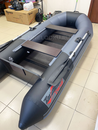 Моторная лодка Таймень NX 2850 слань-книжка киль графит/черный вид справа сзади - MNELODKU.RU