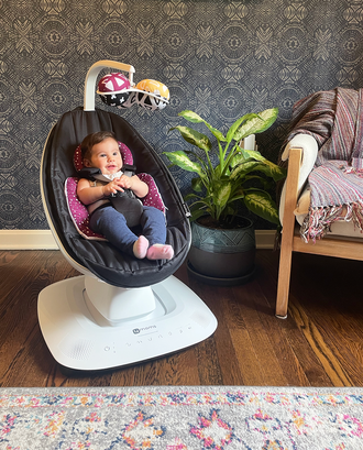 Кресло-качалка 4moms mamaRoo New черная + вкладыш Maroon Plush