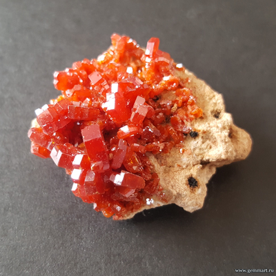 Ванадинит на породе. Морокко.