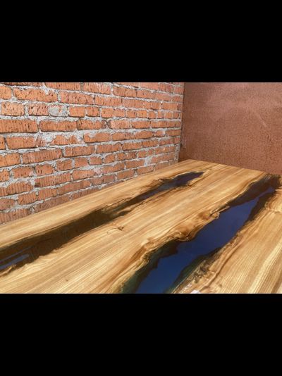 стол из эпоксидной смолы и карагача с двумя озерами