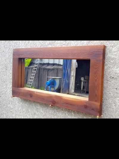 зеркало в раме из лиственницы