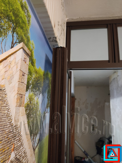 Дверь-книжка с фрамугой из 2-х створок