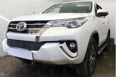 Защита радиатора Toyota Fortuner 2015- (6 частей) black верх PREMIUM
