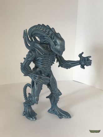 Чужой (Видеоман) Синий металлик полиэтилен (12см)