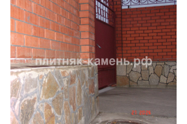 облицовка цоколя плитняком, природным камнем