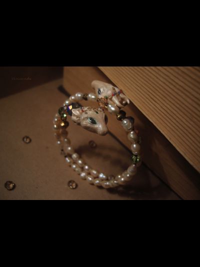 Браслет с жемчугом и хрустальными бусинами "Однажды в сказке. Козочка и Барашек"