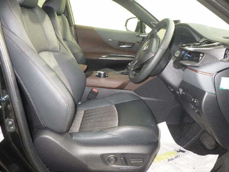 Автомобиль  Toyota HARRIER AXUH 80