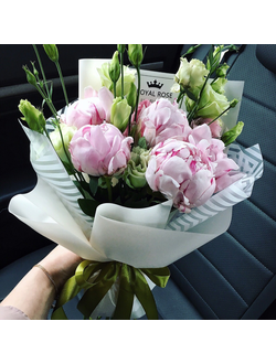 5 Пионов и эустомы в матовом оформлении