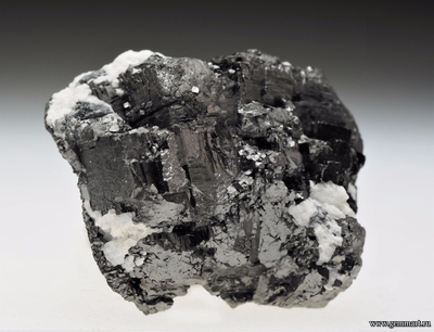 Браунит и кальцит. Южная Африка. 37*30*22мм.