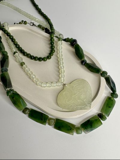 Бусы из нефрита, разные виды