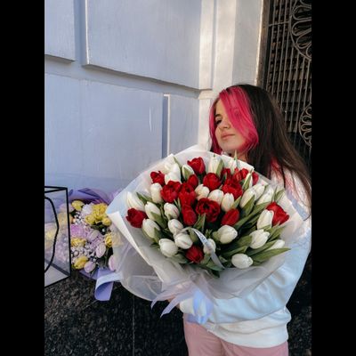 Красные тюльпаны "Поцелуй весны" 35