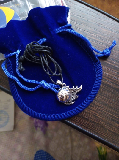 Кулон "Летящий мяч"