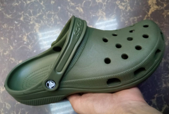 Crocs army green discount