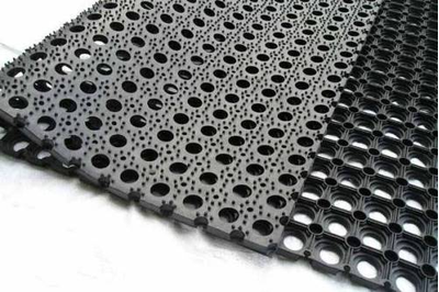 Коврик резиновый дырчатый "Домино" (100х150 см, высота 16 мм)