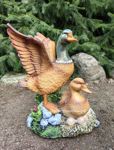 Утки пара в гнезде 42*38см  полистоун Россия 2337/012698