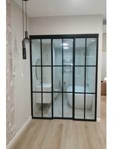 Подвесные двери, перегородка раздвижная Лофт, двери-купе стекло и черный профиль.