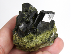 Эпидот, сросток кристаллов, Перу (40*33*30 мм, 55 г) №35866
