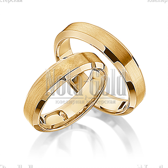 Матовые обручальные кольца из жёлтого золота с двумя фасками