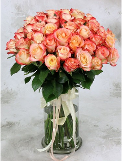 Букет 51 кремово-коралловая роза