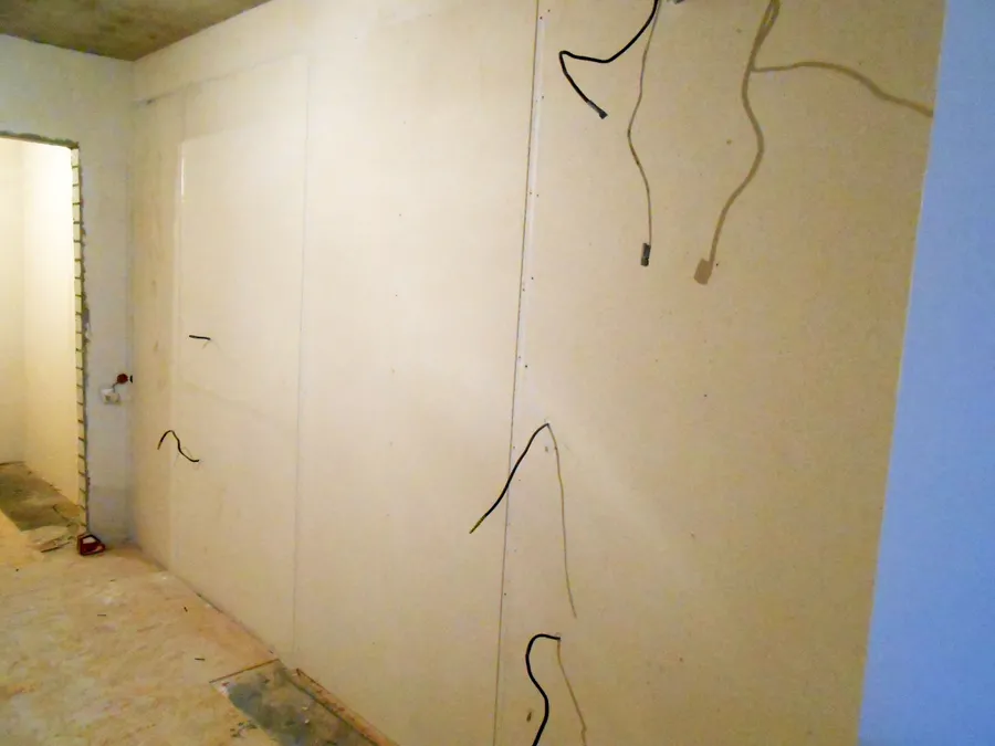 Эффективность (индекс Rw) изоляции воздушного шума данной системы не менее 101 дБ