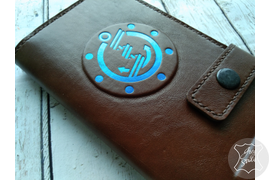 Тиснение логотипов, гербов и эмблем на коже