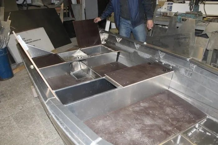 Моторная лодка из алюминия под заказ в Екатеринбурге. Lotos 360