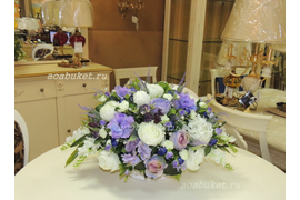 Композиции из искусственных цветов в интерьере на столе №25