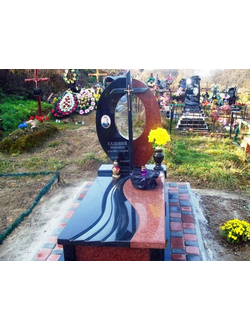 На фото круглый памятник на могилу двухцветный с крестом в СПб