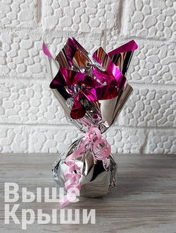 Грузик для воздушных шаров декорированный металлизированной упаковочной бумагой.