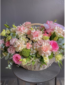 Корзина экзотических цветов