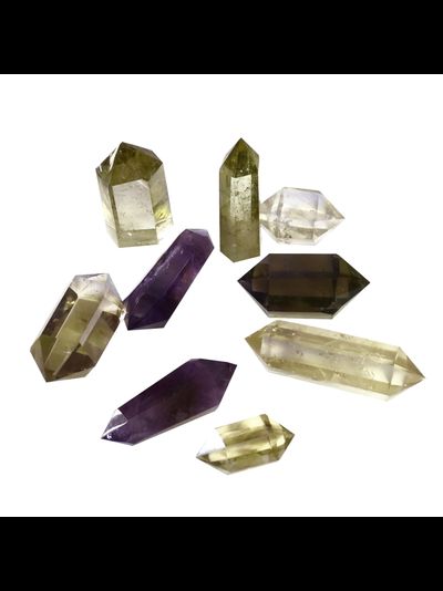 Кристаллы природных камней в ассортименте