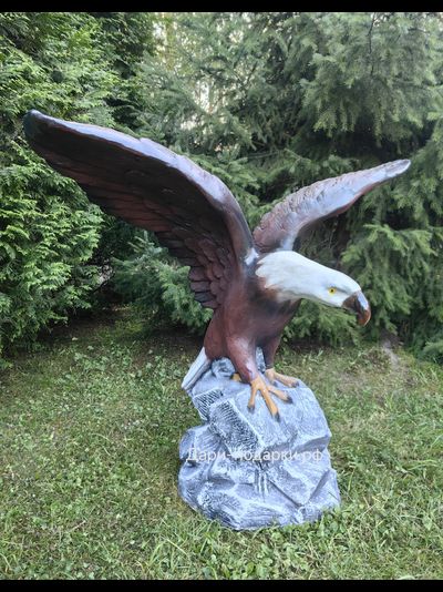 ОРЕЛ гордый на скале  - символ власти, могущества, непобедимости и силы. 115*105*80см  9,5кг  полистоун Россия 14298/016758