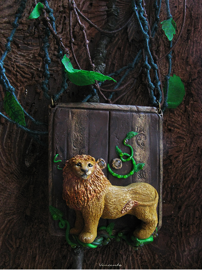 Колье "Аслан. Хроники Нарнии" (пышное колье с подвеской ручной работы)