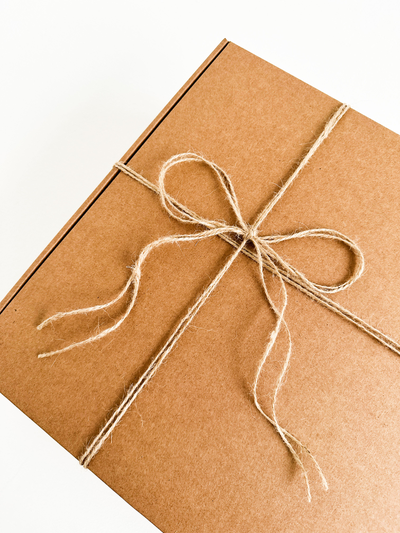 Большая подарочная коробка GILEV 37х37х14см с наполнителем и веревкой