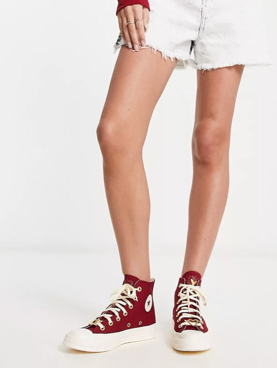 С чем носить летом бордовые Converse Valentines Day A03931C