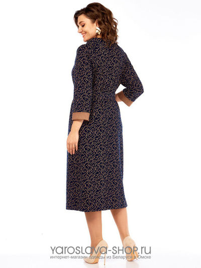 Женское трикотажное платье прямого силуэта в синем цвете