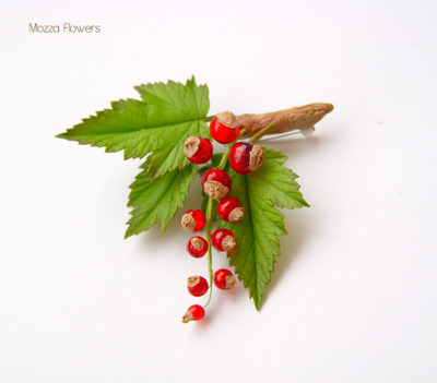 Брошь "Красная смородина".