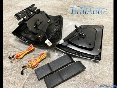 Cтопы Toyota Land Cruiser 200 07-15 LED темные БЕГАЮЩИЕ