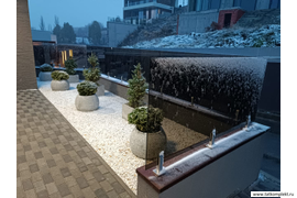 Стеклянное ограждение (цельностеклянное ограждение) из тонированного стекла триплекс 12ммцвет бронза, крепление стекла на напольные стеклодержатели (министойки)