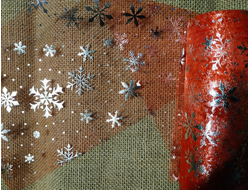 Фатин "Снежинки" цвет-красный с серебряными снежинками, длина 1 м, ширина 15 см