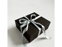 Подарочная коробка GILEV 27х25х10см черная с наполнителем и серебряной лентой