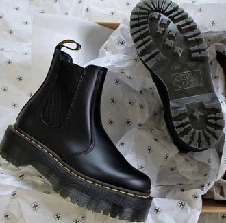 Dr Martens 2976 Smooth Leather Platform Chelsea Boots