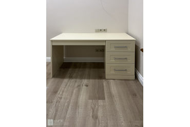 026 Стол письменный. Фасады МДФ покраска CS 010 Тулуза. Ручки WMN.846.160.006A Giusti Италия