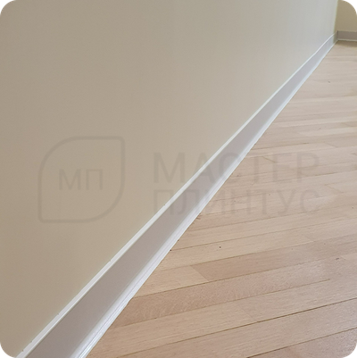 Плинтус ХДФ Dollken S100 100мм Х 2,575 м 1013/5012 Белый в интерьере 1