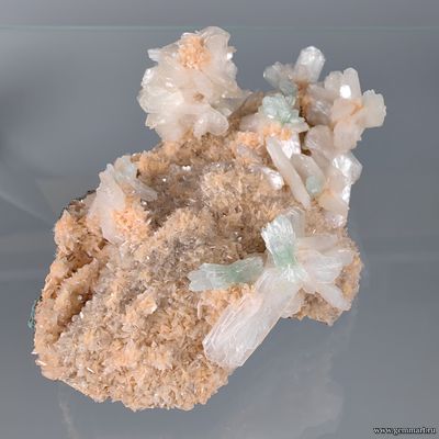 Флюорапофиллит, стильбит, гейландит. 125*80*60мм