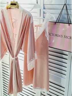 Халат и сорочка с кружевом в розовом цвете