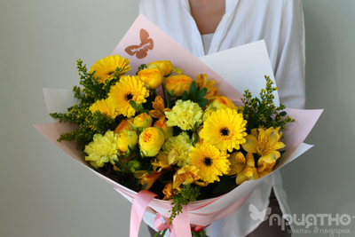 Букет цветов на 8 марта № 700