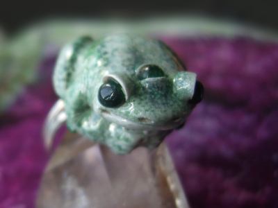 Кольцо-талисман с изумрудом "Исполняющая желания, Древняя Лягушка"